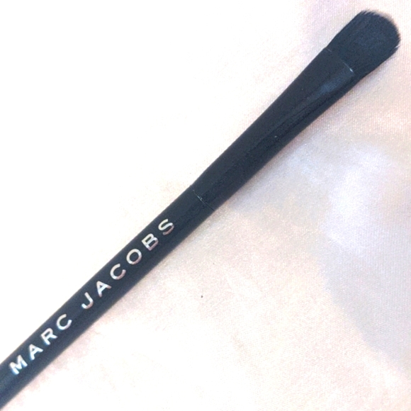 3/$33 - Marc Jacobs Eye Shadow Brush #22 - Picture 3 of 5